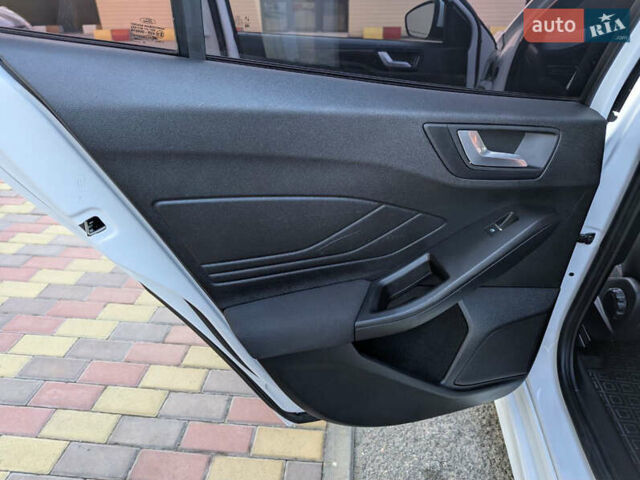 Белый Форд Фокус, объемом двигателя 1.5 л и пробегом 160 тыс. км за 15500 $, фото 23 на Automoto.ua