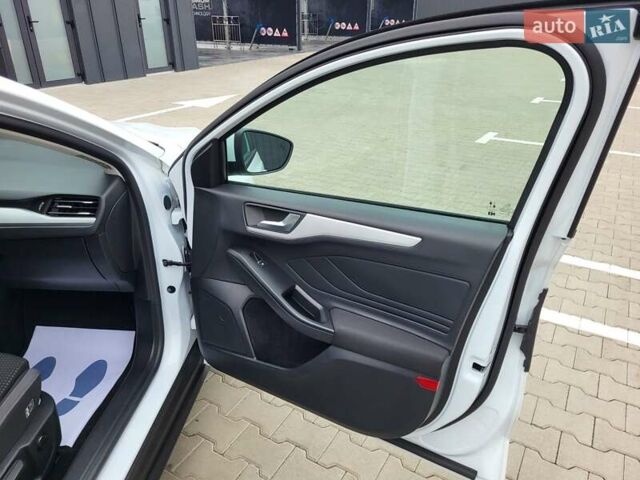 Белый Форд Фокус, объемом двигателя 1.5 л и пробегом 190 тыс. км за 14500 $, фото 33 на Automoto.ua