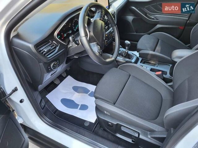 Белый Форд Фокус, объемом двигателя 1.5 л и пробегом 160 тыс. км за 13999 $, фото 24 на Automoto.ua