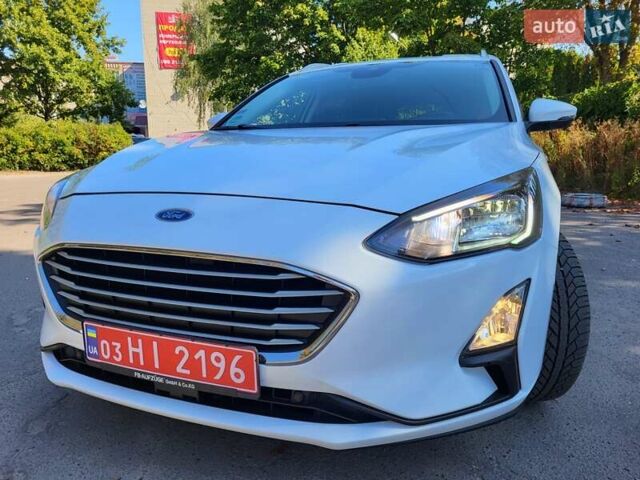 Белый Форд Фокус, объемом двигателя 1.5 л и пробегом 160 тыс. км за 13999 $, фото 8 на Automoto.ua