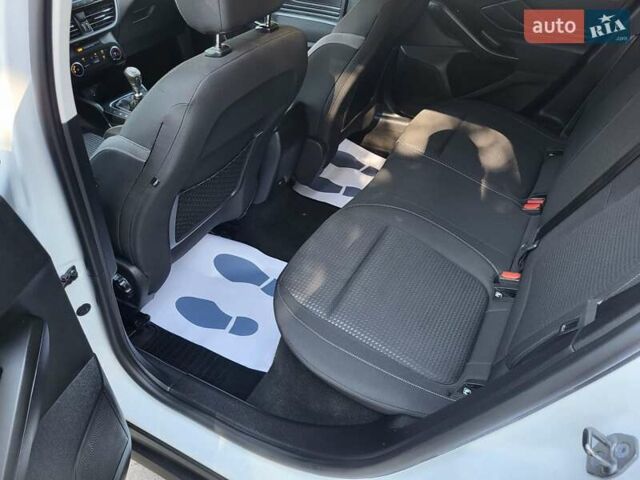 Белый Форд Фокус, объемом двигателя 1.5 л и пробегом 160 тыс. км за 13999 $, фото 61 на Automoto.ua