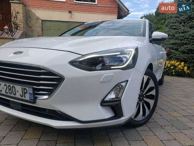 Белый Форд Фокус, объемом двигателя 1.5 л и пробегом 187 тыс. км за 13950 $, фото 3 на Automoto.ua