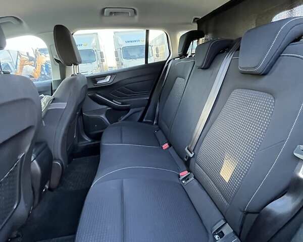 Белый Форд Фокус, объемом двигателя 2 л и пробегом 205 тыс. км за 14900 $, фото 9 на Automoto.ua