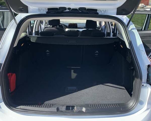 Белый Форд Фокус, объемом двигателя 1.5 л и пробегом 218 тыс. км за 13000 $, фото 12 на Automoto.ua