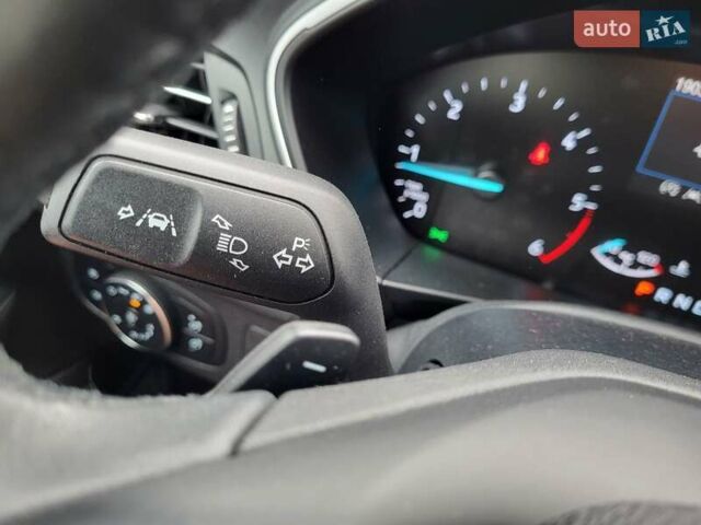 Белый Форд Фокус, объемом двигателя 1.5 л и пробегом 190 тыс. км за 14500 $, фото 2 на Automoto.ua