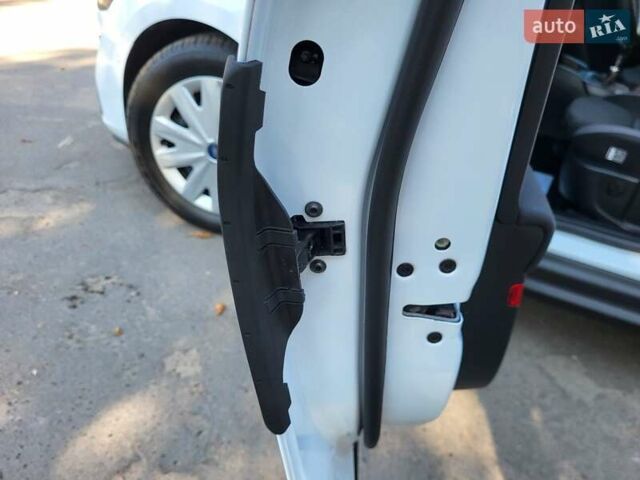 Белый Форд Фокус, объемом двигателя 1.5 л и пробегом 160 тыс. км за 13999 $, фото 13 на Automoto.ua