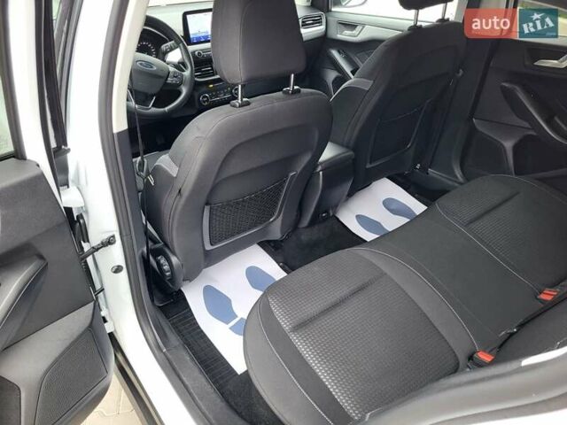 Белый Форд Фокус, объемом двигателя 1.5 л и пробегом 190 тыс. км за 14500 $, фото 22 на Automoto.ua