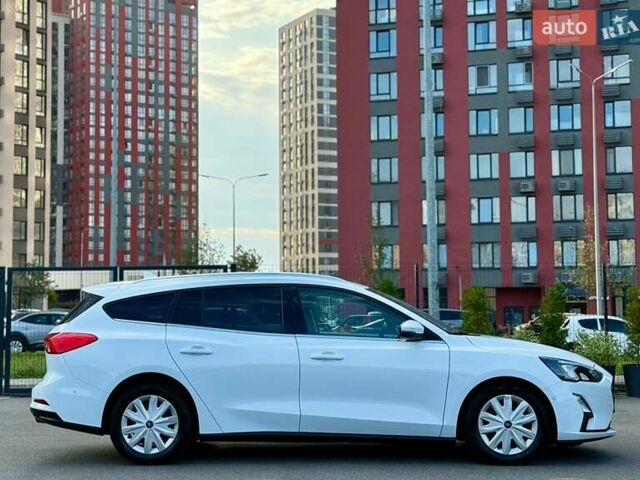 Белый Форд Фокус, объемом двигателя 2 л и пробегом 218 тыс. км за 16500 $, фото 6 на Automoto.ua
