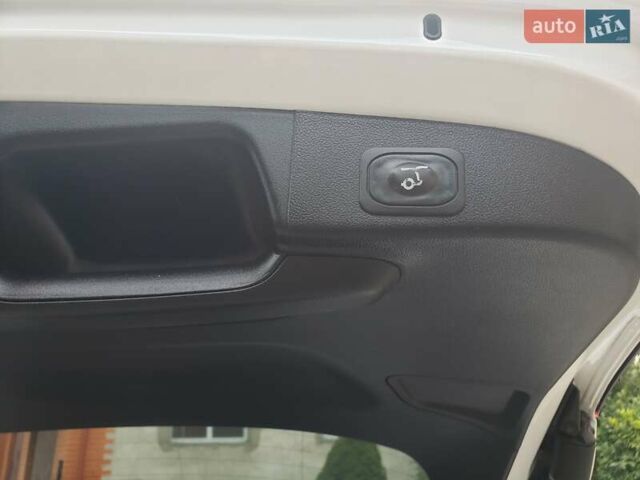 Белый Форд Фокус, объемом двигателя 1.5 л и пробегом 187 тыс. км за 13950 $, фото 82 на Automoto.ua