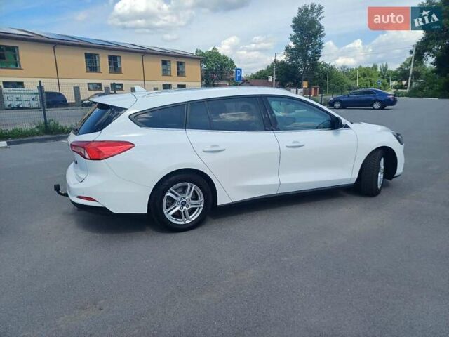 Белый Форд Фокус, объемом двигателя 1.5 л и пробегом 175 тыс. км за 11999 $, фото 3 на Automoto.ua