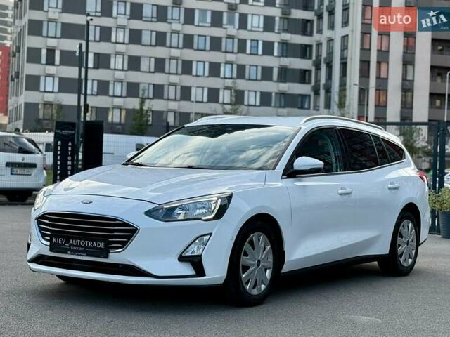 Белый Форд Фокус, объемом двигателя 2 л и пробегом 218 тыс. км за 16500 $, фото 5 на Automoto.ua