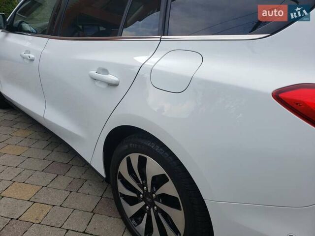 Белый Форд Фокус, объемом двигателя 1.5 л и пробегом 187 тыс. км за 13950 $, фото 13 на Automoto.ua