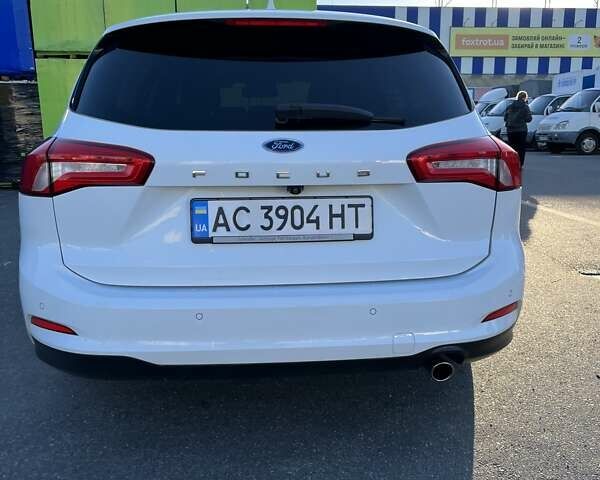 Белый Форд Фокус, объемом двигателя 2 л и пробегом 205 тыс. км за 14900 $, фото 4 на Automoto.ua
