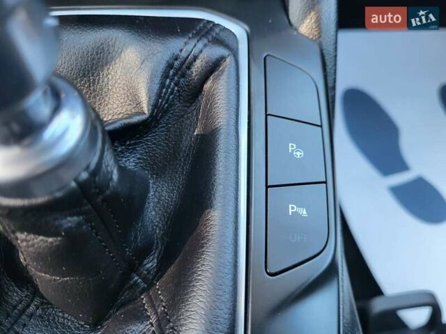 Белый Форд Фокус, объемом двигателя 1.5 л и пробегом 160 тыс. км за 13999 $, фото 33 на Automoto.ua