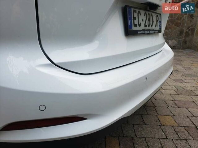 Белый Форд Фокус, объемом двигателя 1.5 л и пробегом 187 тыс. км за 13950 $, фото 20 на Automoto.ua