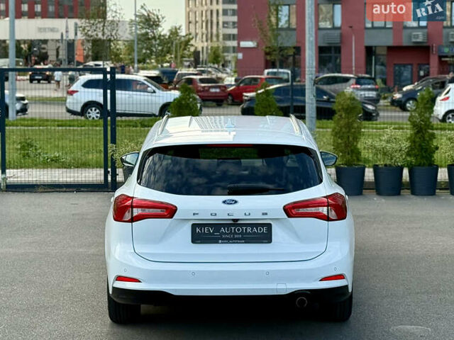 Белый Форд Фокус, объемом двигателя 2 л и пробегом 218 тыс. км за 16500 $, фото 9 на Automoto.ua