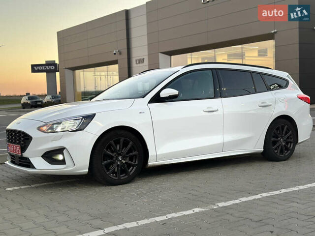 Белый Форд Фокус, объемом двигателя 1.5 л и пробегом 160 тыс. км за 15500 $, фото 1 на Automoto.ua