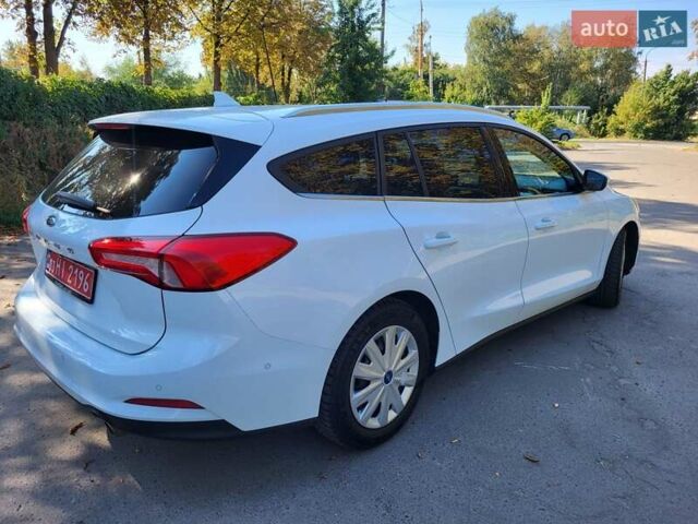 Белый Форд Фокус, объемом двигателя 1.5 л и пробегом 160 тыс. км за 13999 $, фото 6 на Automoto.ua