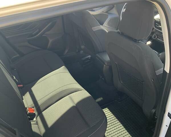 Белый Форд Фокус, объемом двигателя 1.5 л и пробегом 218 тыс. км за 13000 $, фото 2 на Automoto.ua