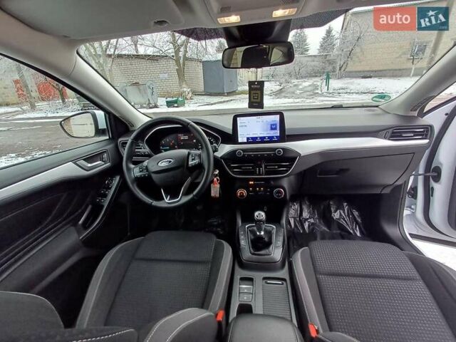 Білий Форд Фокус, об'ємом двигуна 1.5 л та пробігом 175 тис. км за 12300 $, фото 33 на Automoto.ua