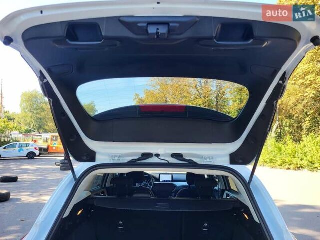 Белый Форд Фокус, объемом двигателя 1.5 л и пробегом 160 тыс. км за 13999 $, фото 47 на Automoto.ua