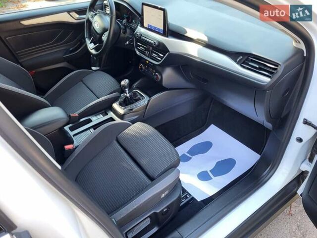 Белый Форд Фокус, объемом двигателя 1.5 л и пробегом 160 тыс. км за 13999 $, фото 57 на Automoto.ua