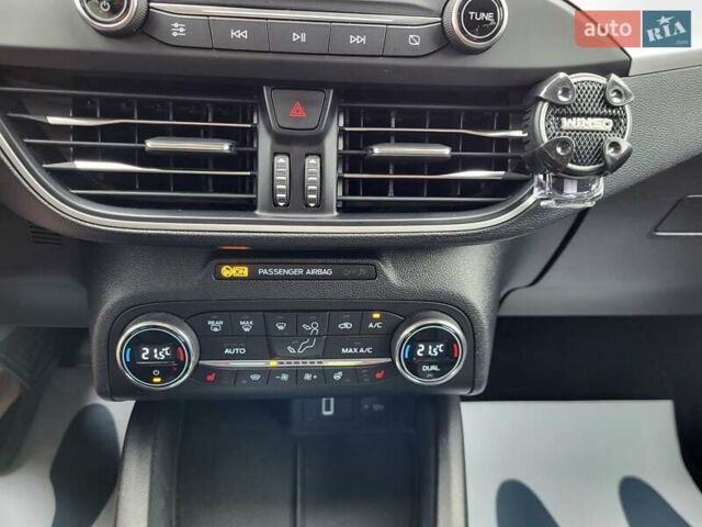 Белый Форд Фокус, объемом двигателя 1.5 л и пробегом 190 тыс. км за 14500 $, фото 3 на Automoto.ua