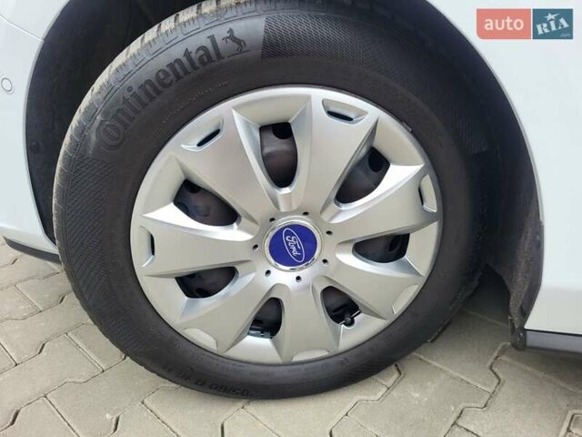 Белый Форд Фокус, объемом двигателя 1.5 л и пробегом 190 тыс. км за 14500 $, фото 74 на Automoto.ua