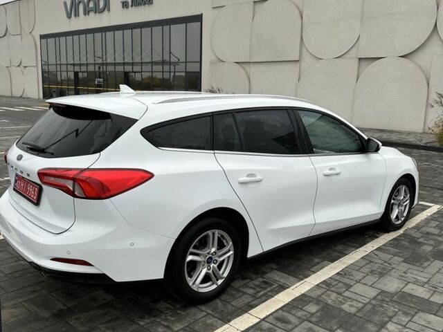 Белый Форд Фокус, объемом двигателя 1.5 л и пробегом 231 тыс. км за 12900 $, фото 3 на Automoto.ua