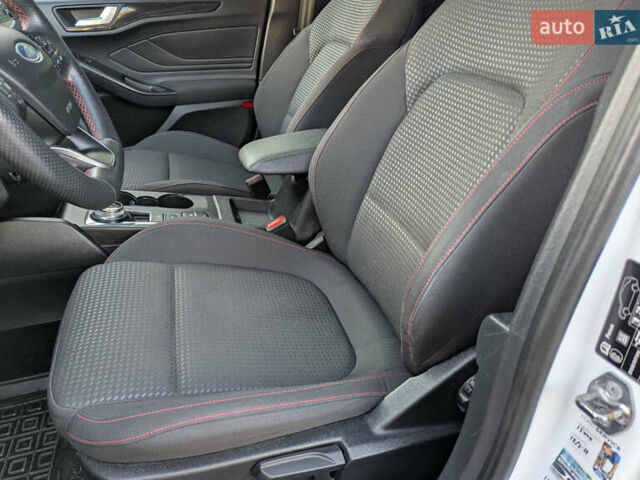 Белый Форд Фокус, объемом двигателя 1.5 л и пробегом 160 тыс. км за 15500 $, фото 12 на Automoto.ua