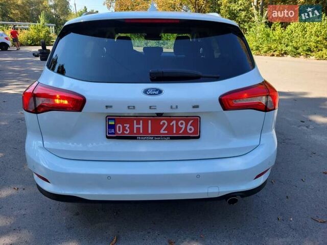 Белый Форд Фокус, объемом двигателя 1.5 л и пробегом 160 тыс. км за 13999 $, фото 3 на Automoto.ua