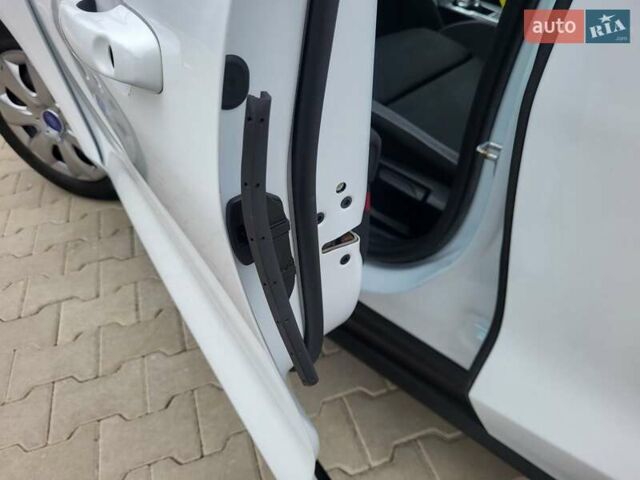 Белый Форд Фокус, объемом двигателя 1.5 л и пробегом 190 тыс. км за 14500 $, фото 76 на Automoto.ua