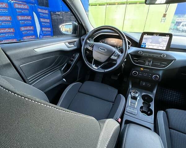 Белый Форд Фокус, объемом двигателя 2 л и пробегом 205 тыс. км за 14900 $, фото 6 на Automoto.ua