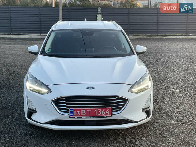 Белый Форд Фокус, объемом двигателя 1.5 л и пробегом 152 тыс. км за 13700 $, фото 2 на Automoto.ua