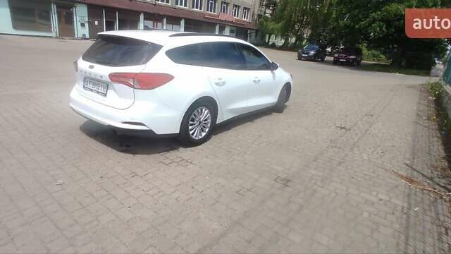 Белый Форд Фокус, объемом двигателя 1.5 л и пробегом 208 тыс. км за 11500 $, фото 1 на Automoto.ua
