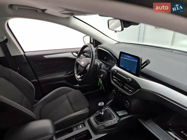 Белый Форд Фокус, объемом двигателя 1.5 л и пробегом 189 тыс. км за 11300 $, фото 2 на Automoto.ua