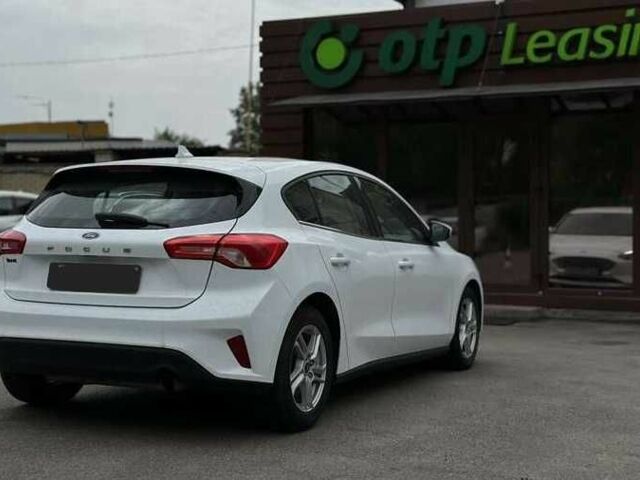 Белый Форд Фокус, объемом двигателя 1.5 л и пробегом 72 тыс. км за 12800 $, фото 4 на Automoto.ua