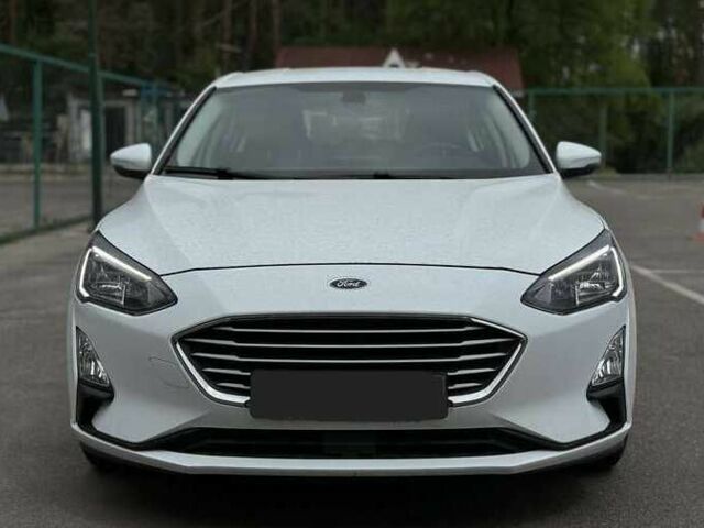 Белый Форд Фокус, объемом двигателя 1.5 л и пробегом 72 тыс. км за 12800 $, фото 2 на Automoto.ua