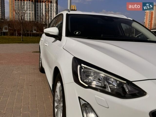 Белый Форд Фокус, объемом двигателя 1.5 л и пробегом 82 тыс. км за 14300 $, фото 4 на Automoto.ua