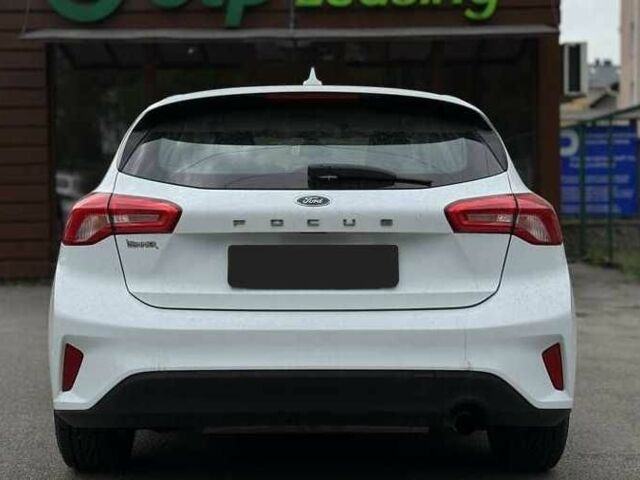 Белый Форд Фокус, объемом двигателя 1.5 л и пробегом 72 тыс. км за 12800 $, фото 3 на Automoto.ua