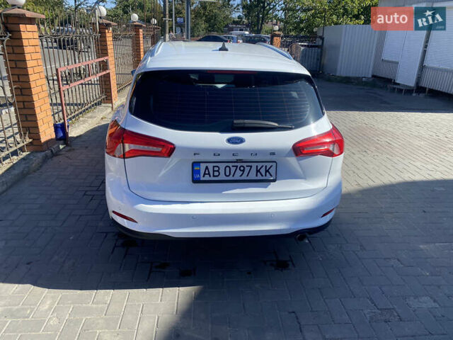 Белый Форд Фокус, объемом двигателя 1.5 л и пробегом 86 тыс. км за 12900 $, фото 3 на Automoto.ua