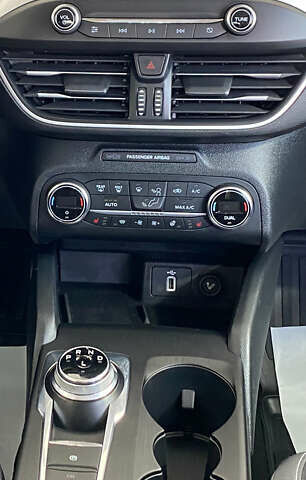 Белый Форд Фокус, объемом двигателя 1.5 л и пробегом 194 тыс. км за 13950 $, фото 18 на Automoto.ua