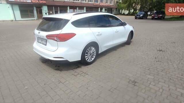 Белый Форд Фокус, объемом двигателя 1.5 л и пробегом 208 тыс. км за 11500 $, фото 3 на Automoto.ua