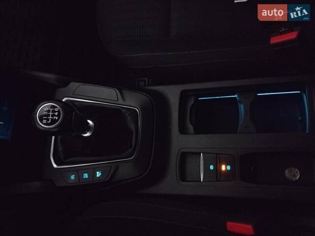 Белый Форд Фокус, объемом двигателя 1.5 л и пробегом 208 тыс. км за 11500 $, фото 11 на Automoto.ua