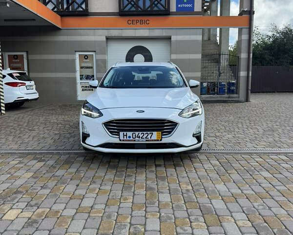 Білий Форд Фокус, об'ємом двигуна 2 л та пробігом 240 тис. км за 13300 $, фото 2 на Automoto.ua