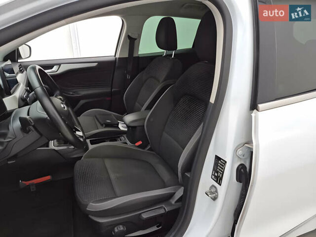 Белый Форд Фокус, объемом двигателя 1.5 л и пробегом 189 тыс. км за 11300 $, фото 3 на Automoto.ua