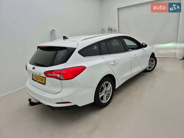 Белый Форд Фокус, объемом двигателя 1.5 л и пробегом 189 тыс. км за 11300 $, фото 1 на Automoto.ua