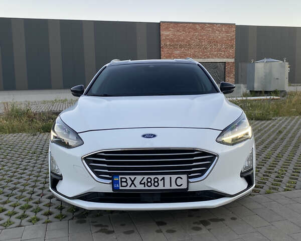 Белый Форд Фокус, объемом двигателя 1.5 л и пробегом 209 тыс. км за 12000 $, фото 2 на Automoto.ua