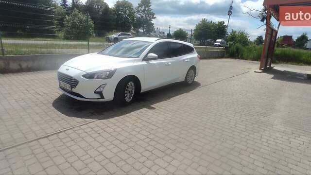 Белый Форд Фокус, объемом двигателя 1.5 л и пробегом 208 тыс. км за 11500 $, фото 2 на Automoto.ua