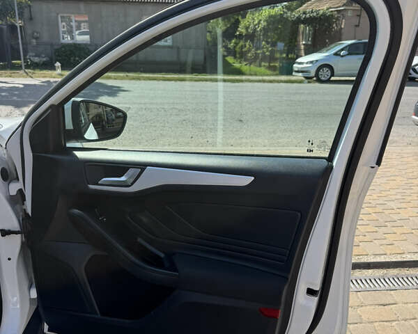 Белый Форд Фокус, объемом двигателя 1.5 л и пробегом 161 тыс. км за 13999 $, фото 26 на Automoto.ua